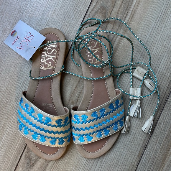 Embroidery Women’s Wrap Flat Colombian Sandals - Picture 6 of 7